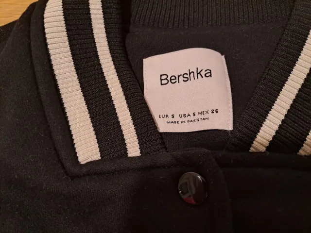 Felpa Bershka nera con scritte