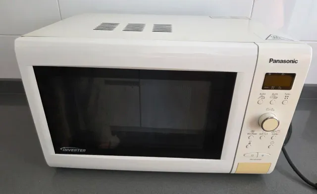 Microondas Panasonic con Grill NN-GD358W