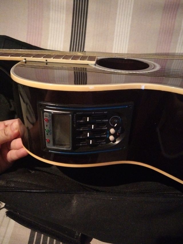 Guitarra Academy con funda