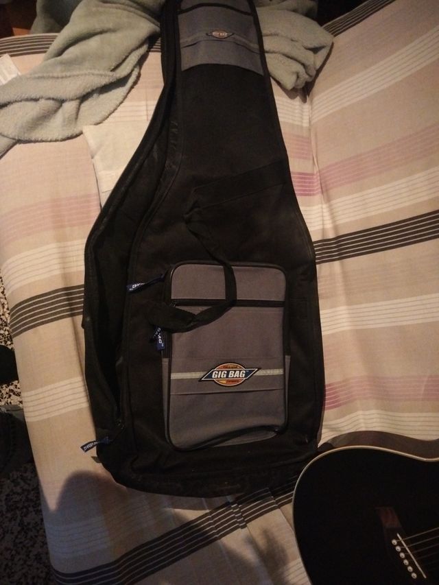 Guitarra Academy con funda