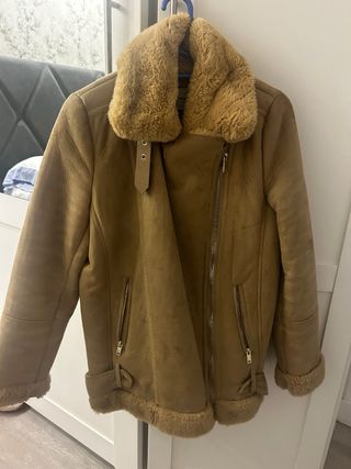 Abrigo efecto ante Stradivarius Canela