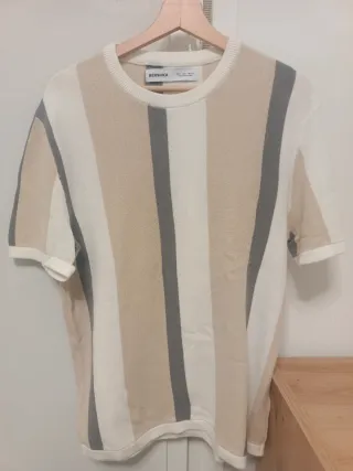 Camiseta Bershka rayas beige, gris y blanco