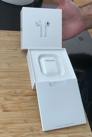 AirPods con estuche de carga MV7NZTY/A