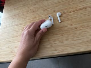 AirPods con estuche de carga MV7NZTY/A