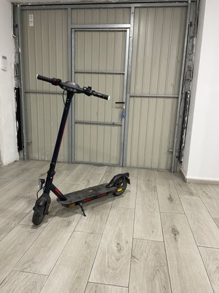 Patinete Eléctrico Red Bull