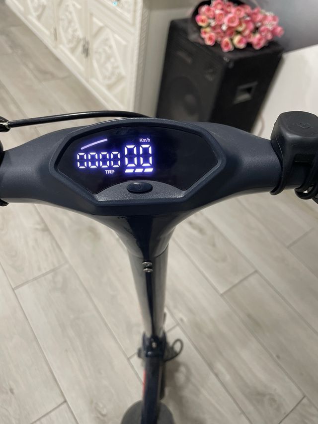 Patinete Eléctrico Red Bull