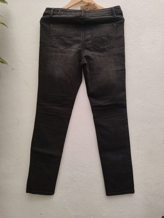 Vaqueros negros Encuentro