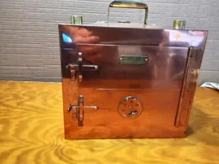 Antiguo armario laboratorio cobre 1900