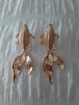 Pendientes dorados largos pez