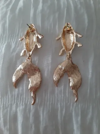 Pendientes dorados largos pez