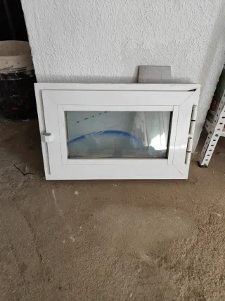 Ventana aluminio blanca