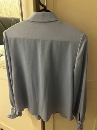 Camiseta Zara efecto seda azul cielo