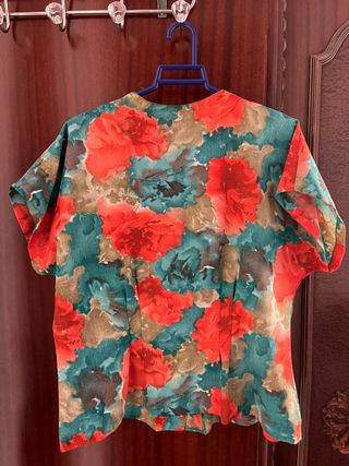 Camiseta estilo retro floral