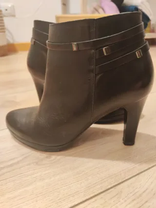 Stivaletti neri in pelle tacco 8cm