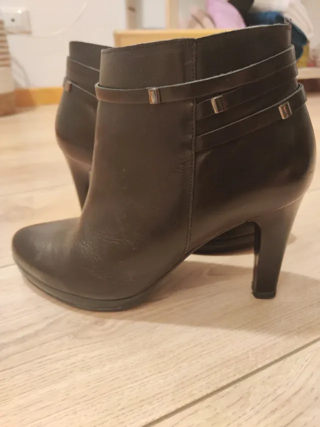 Stivaletti neri in pelle tacco 8cm