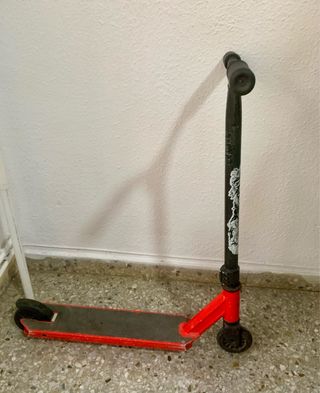 Patinete infantil rojo y negro