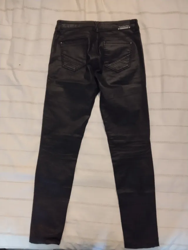 Pantalón efecto piel mujer