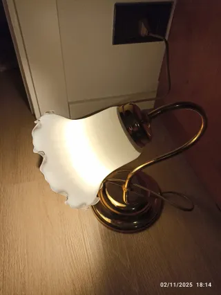 Lampada da comodino oro e bianco