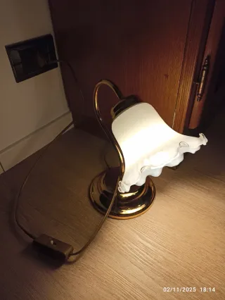Lampada da comodino oro e bianco