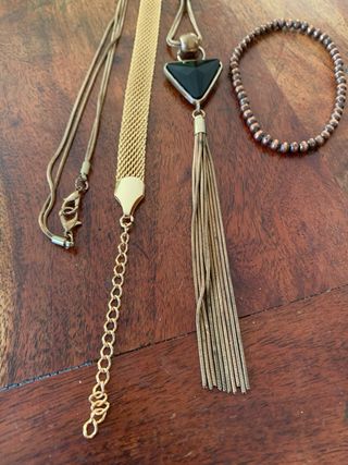 Conjunto de bisutería: collar y 2 pulseras