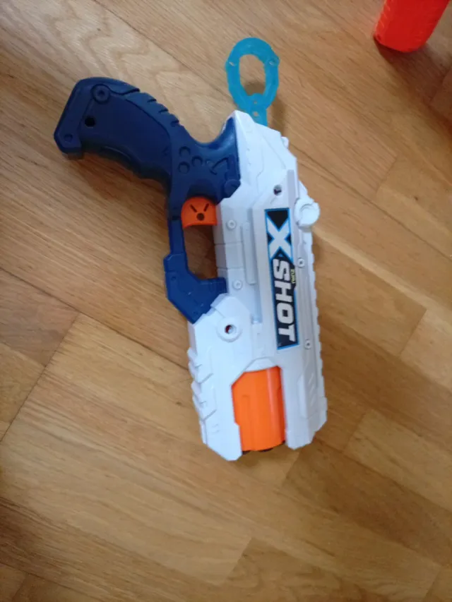 3 Pistolas X-Shot, Nerf ,Diana y balas