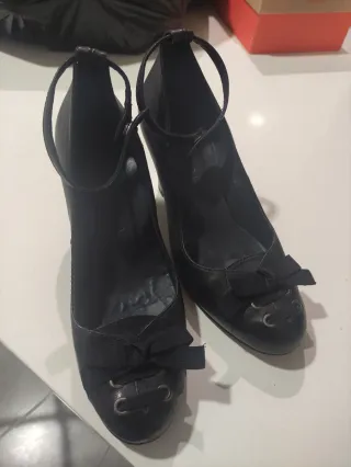 Zapatos de piel negros con lazo
