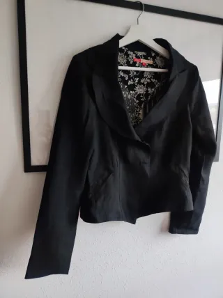 Chaqueta negra detalles