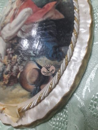 Quadro in ceramica con scena romantica