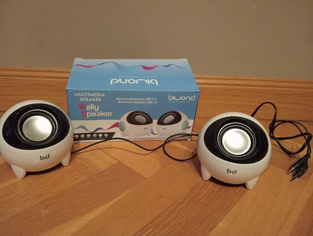 Altavoces bd blancos y negros