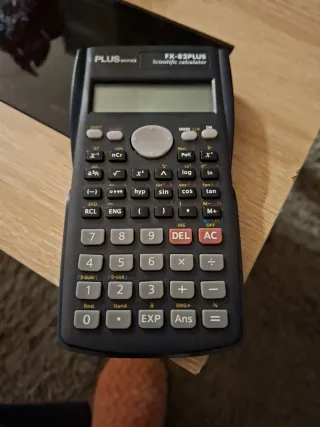Calculadora Científica PLUS FX-82PLUS