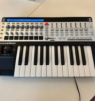 Teclado MIDI Novation SL49 Mk2