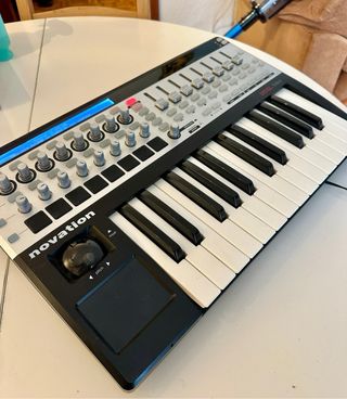 Teclado MIDI Novation SL49 Mk2
