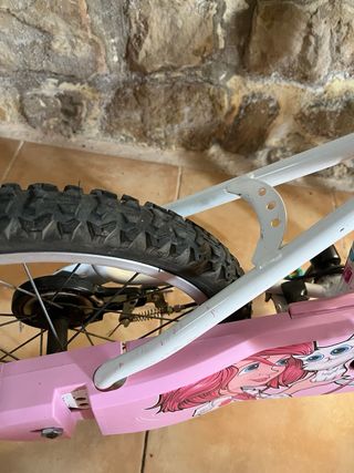 Bicicleta infantil Btwin rosa, blanca y azul