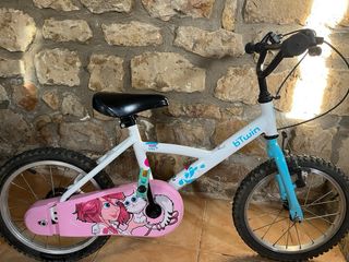Bicicleta infantil Btwin rosa, blanca y azul