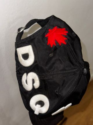 Gorra DSQUARED2 Negra Hoja Roja