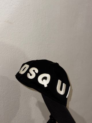 Gorra DSQUARED2 Negra Hoja Roja