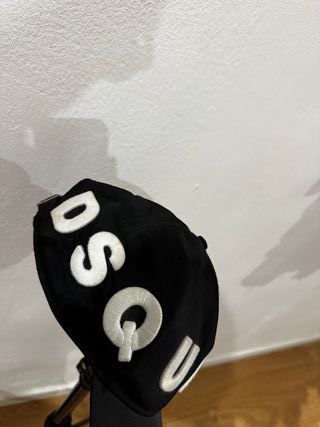 Gorra DSQUARED2 Negra Hoja Roja