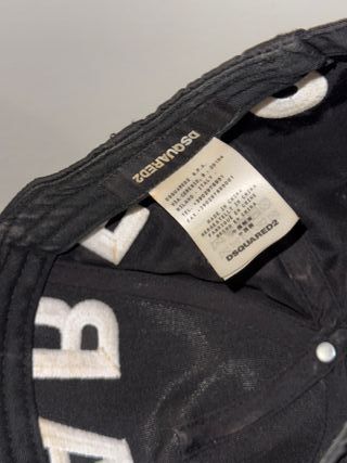 Gorra DSQUARED2 Negra Hoja Roja