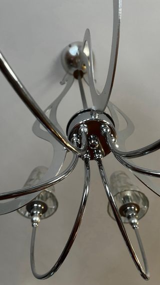 Lampadario moderno con paralumi in vetro