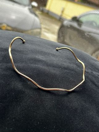 Collana rigida effetto onda oro