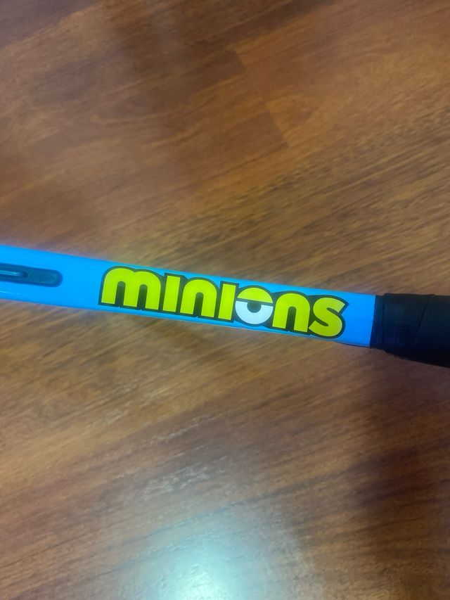 Raqueta Wilson Minions Azul y Amarillo