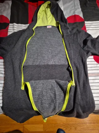 Abrigo portabebés gris y verde