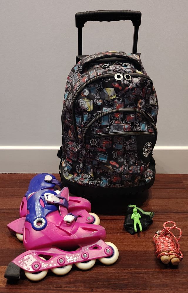 Mochila con ruedas + Patines Talla 30-32 + Cuerda
