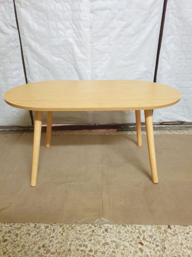 Mesa de centro ovalada de madera