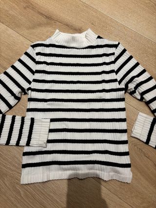 Camiseta de rayas manga larga.