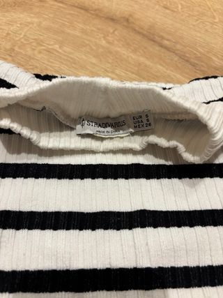 Camiseta de rayas manga larga.