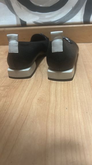 Zapatos de piel con tacón pequeño. Marca Dibia.