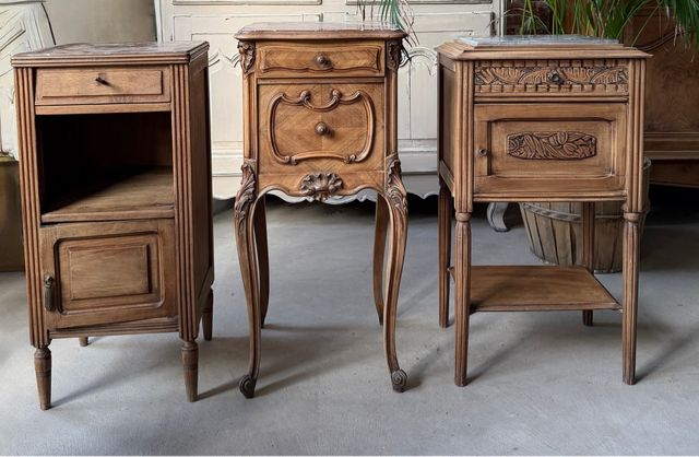 Comodini vittoriani in noce intagliato