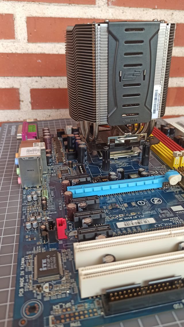 Placa Base Gigabyte GA-M55S-S3 + AMD Athlon 64 X2 