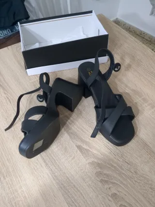 Sandalias Negras Tacón